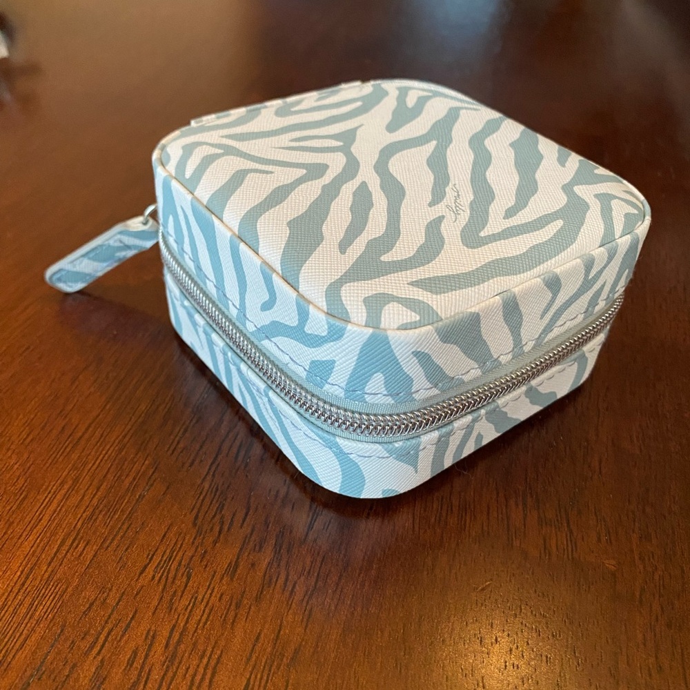 Milly Traveling Jewelry Organizer - Picture 5 of 8